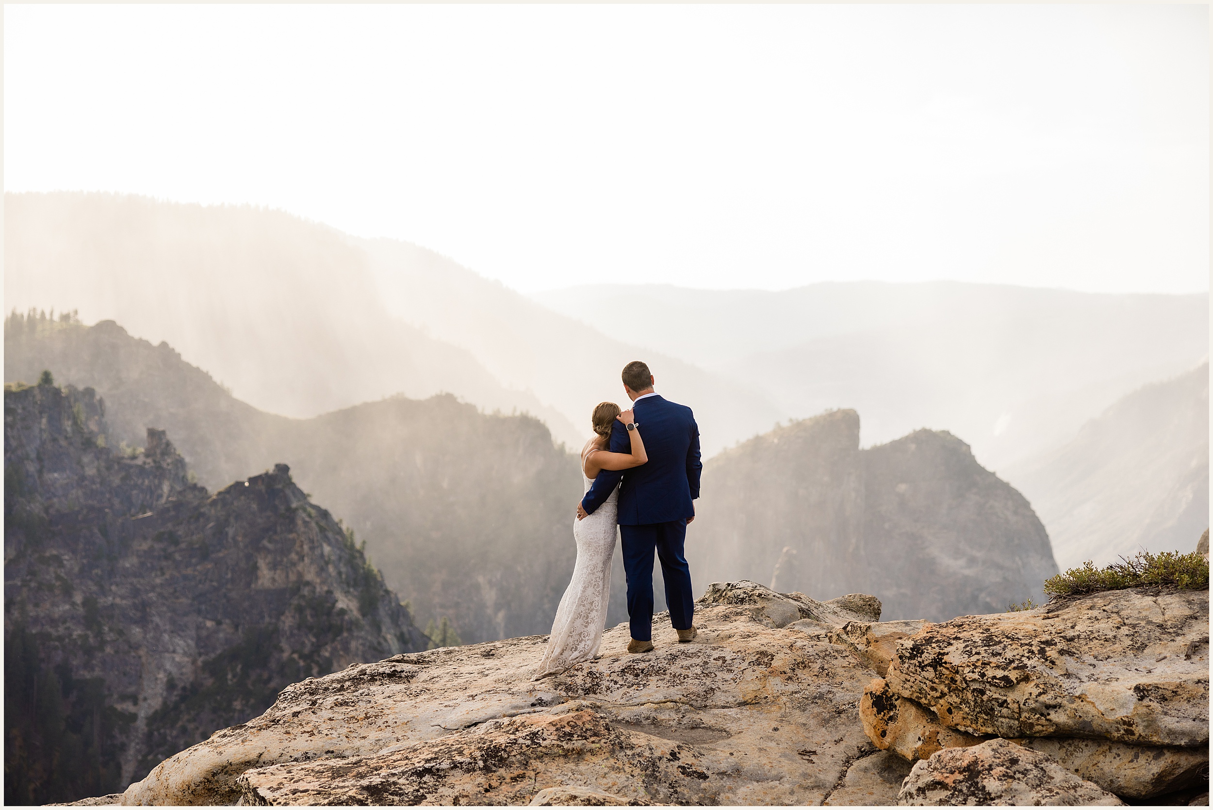 Sunrise-Yosemite-Hiking-Elopement_Caroline-and-Ian_0005 Sunrise Yosemite Hiking Elopement // Caroline and Ian