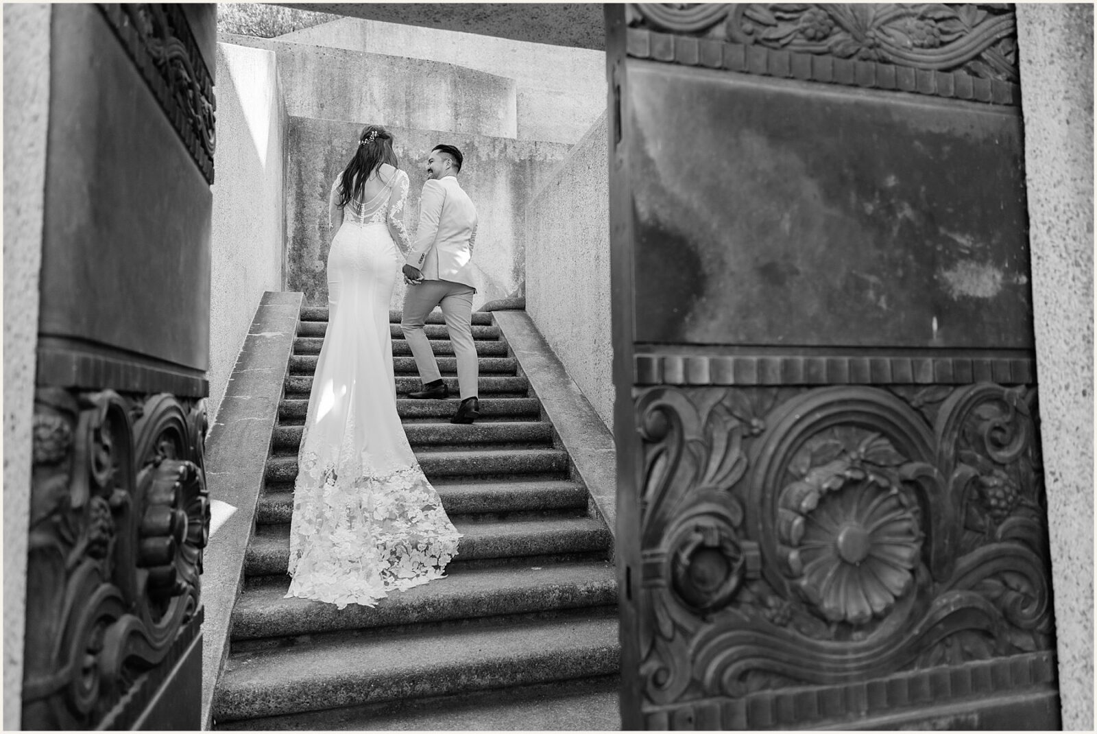 Deanna-and-Eddie_inexpensive-ways-to-get-married_0017-1600x1070 Catalina Island Deanna-and-Eddie_inexpensive-ways-to-get-married_0017-1600x1070 Inexpensive Ways To Get Married On Catalina Island