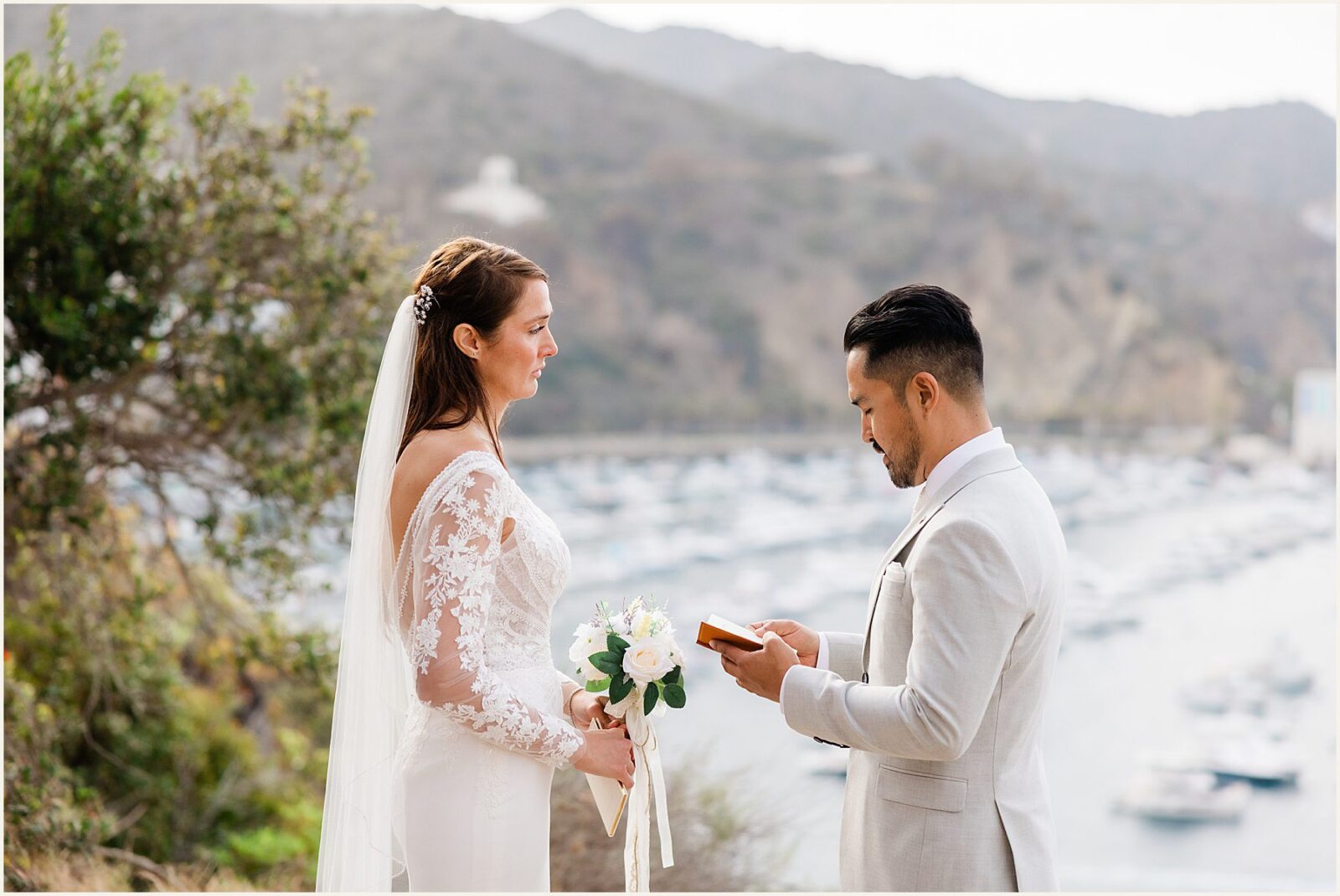 Deanna-and-Eddie_inexpensive-ways-to-get-married_0017-1600x1070 Catalina Island Deanna-and-Eddie_inexpensive-ways-to-get-married_0017-1600x1070 Inexpensive Ways To Get Married On Catalina Island