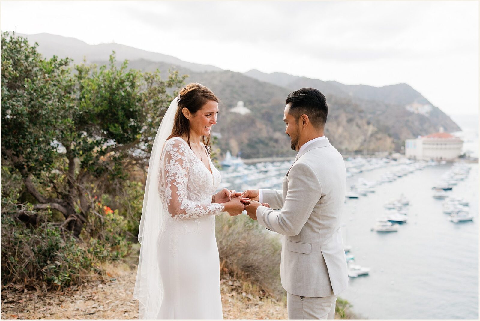 Deanna-and-Eddie_inexpensive-ways-to-get-married_0017-1600x1070 Catalina Island Deanna-and-Eddie_inexpensive-ways-to-get-married_0017-1600x1070 Inexpensive Ways To Get Married On Catalina Island