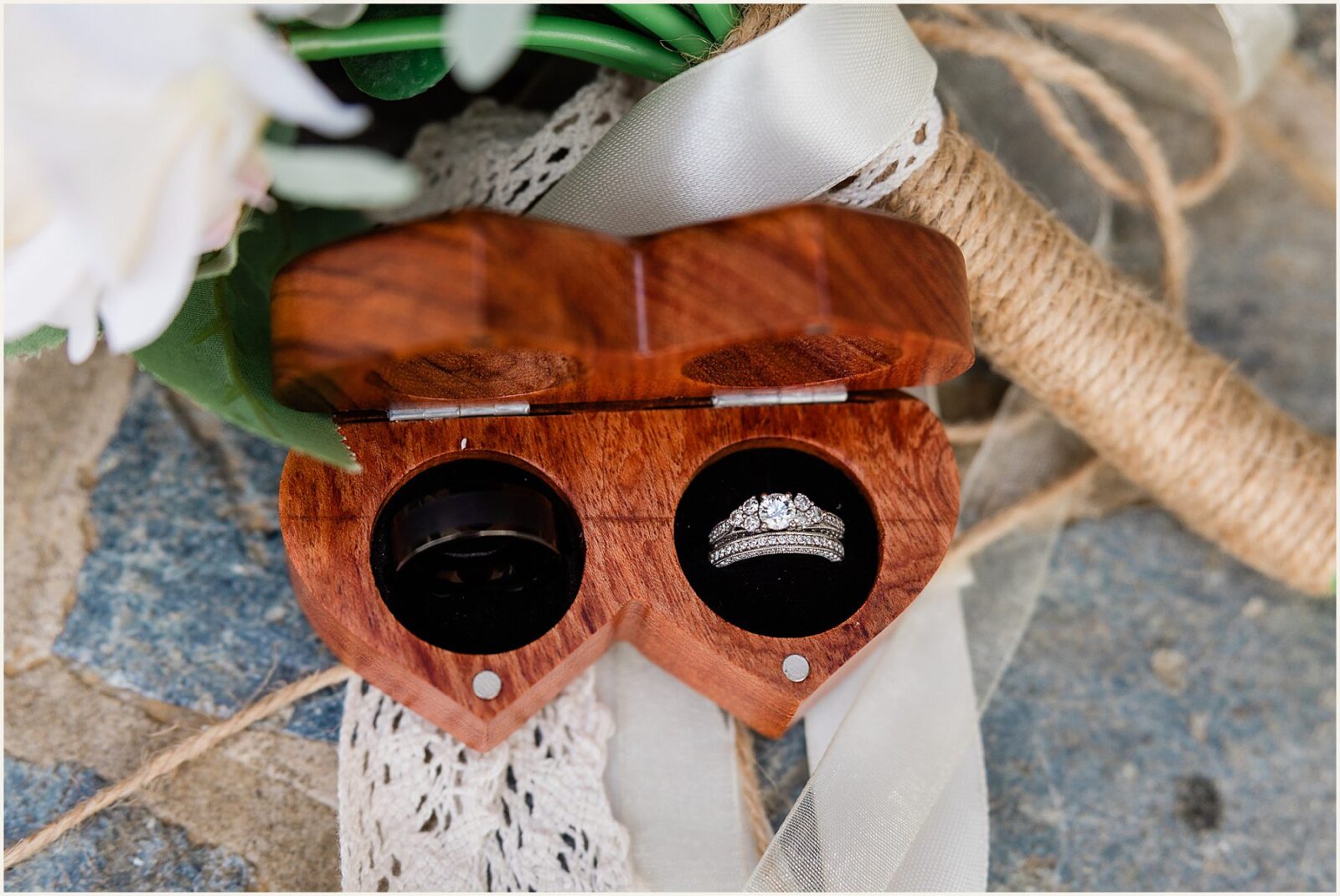 Deanna-and-Eddie_inexpensive-ways-to-get-married_0017-1600x1070 Catalina Island Deanna-and-Eddie_inexpensive-ways-to-get-married_0017-1600x1070 Inexpensive Ways To Get Married On Catalina Island