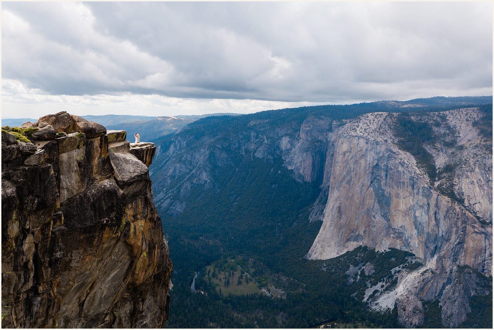 Sydney-and-William_Yosemite-wedding-photographer_0008-1600x1070 Adventure Weddings + Elopements Sydney-and-William_Yosemite-wedding-photographer_0008-1600x1070 Yosemite Adventure Elopement | Yosemite Wedding Photographer