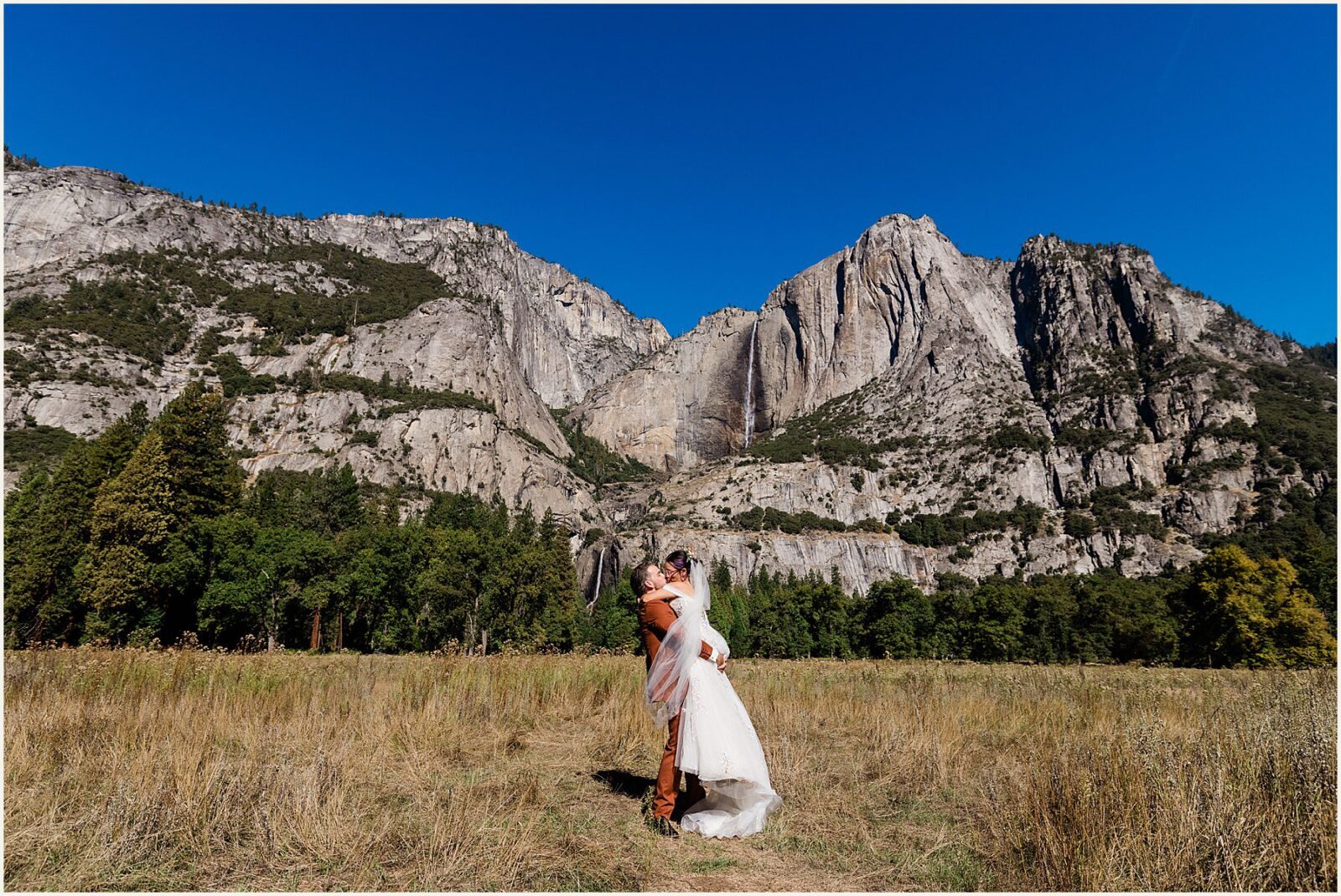 cathedral-beach-picnic-area_brian-and-crystal_0089-1600x1070 Cathedral Beach Picnic Area Wedding In Yosemite