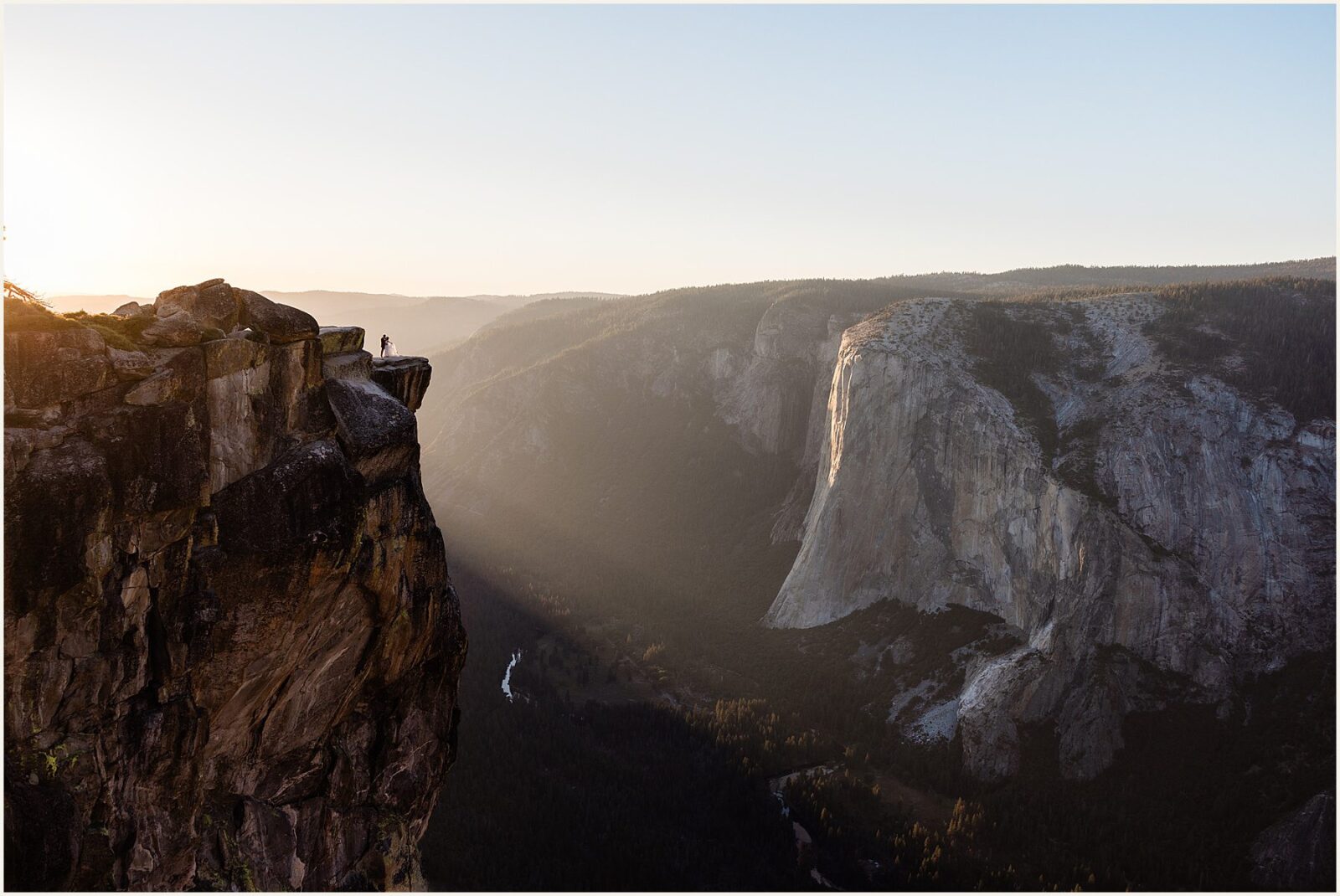 cathedral-beach-picnic-area_brian-and-crystal_0089-1600x1070 Cathedral Beach Picnic Area Wedding In Yosemite