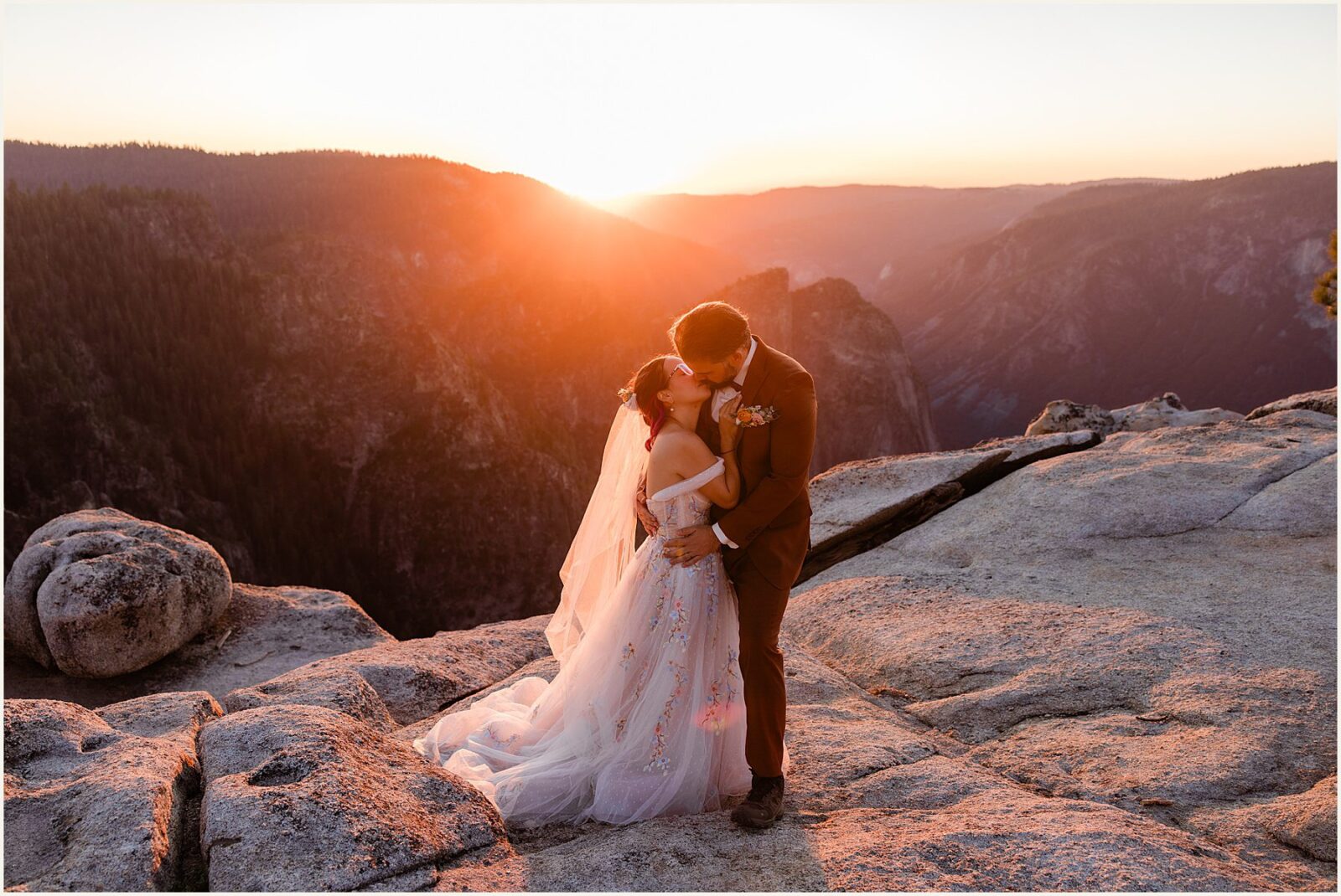 cathedral-beach-picnic-area_brian-and-crystal_0089-1600x1070 Cathedral Beach Picnic Area Wedding In Yosemite