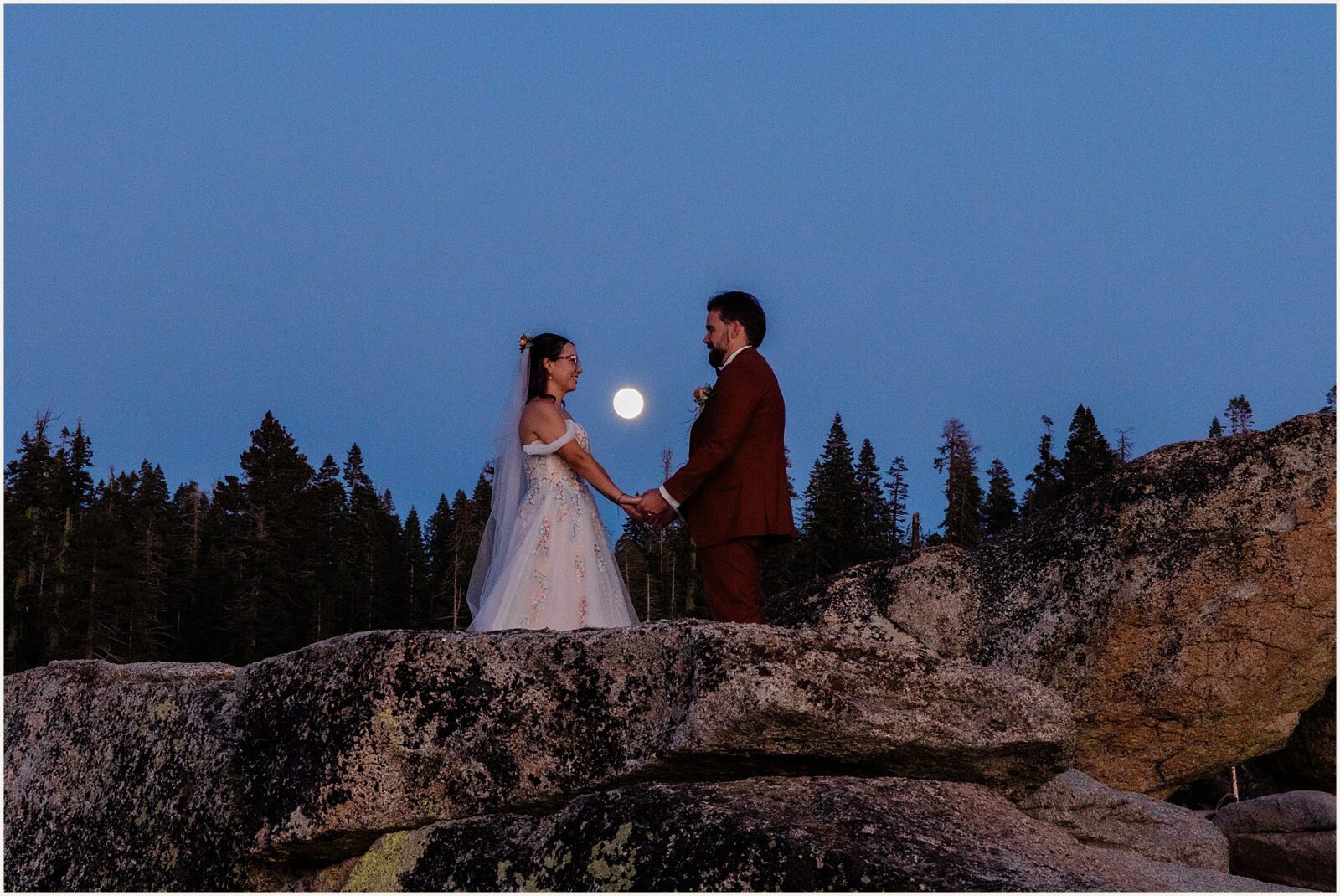cathedral-beach-picnic-area_brian-and-crystal_0089-1600x1070 Cathedral Beach Picnic Area Wedding In Yosemite