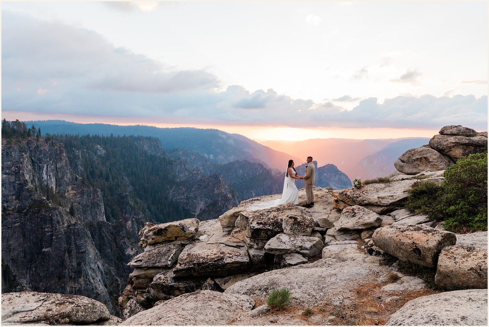 cathedral-beach-wedding_kyle-and-sarah_0072-1600x1070 Cathedral Beach Wedding | Yosemite Elopement