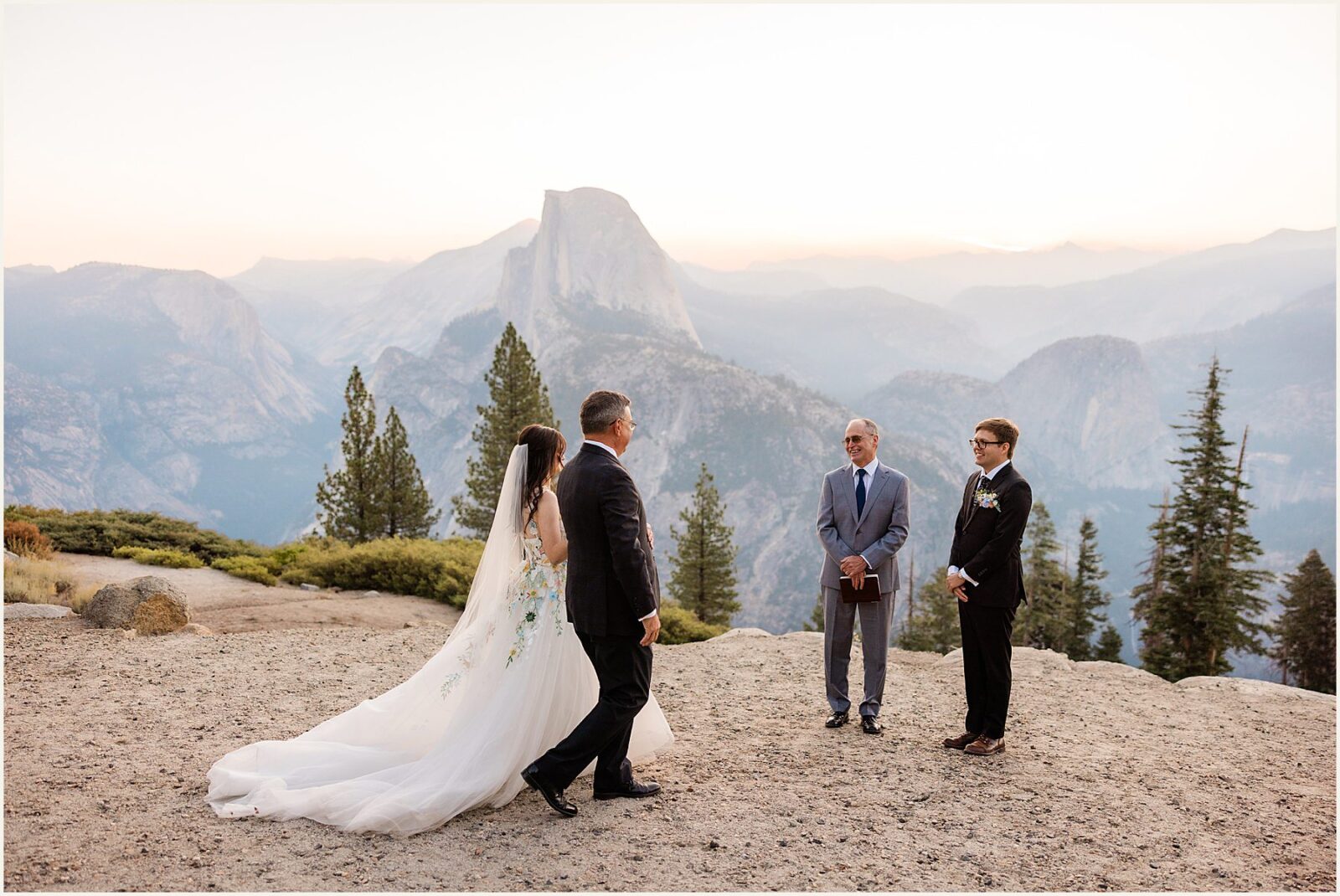 glacier-point-elopement_kat-and-ryan_0013-1600x1070 Glacier Point Elopement In Yosemite With Family