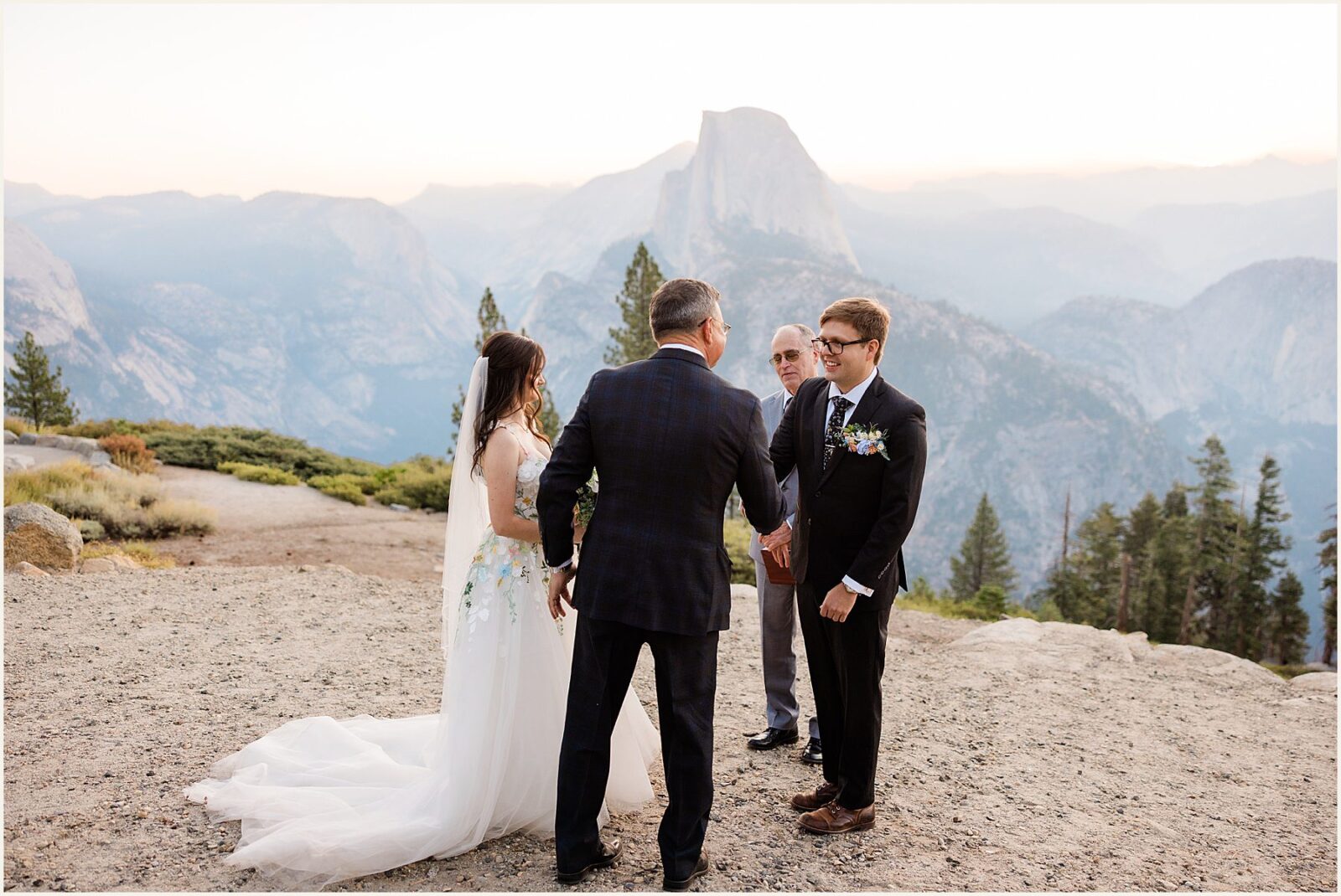 glacier-point-elopement_kat-and-ryan_0013-1600x1070 Glacier Point Elopement In Yosemite With Family
