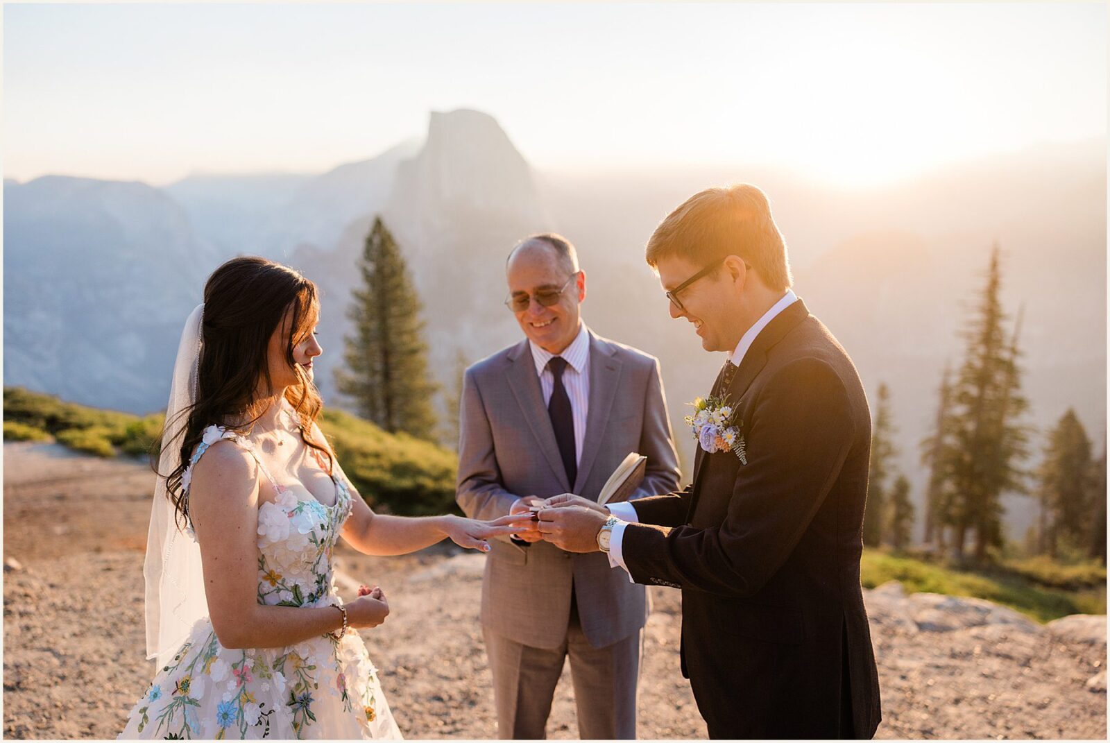 glacier-point-elopement_kat-and-ryan_0013-1600x1070 Glacier Point Elopement In Yosemite With Family