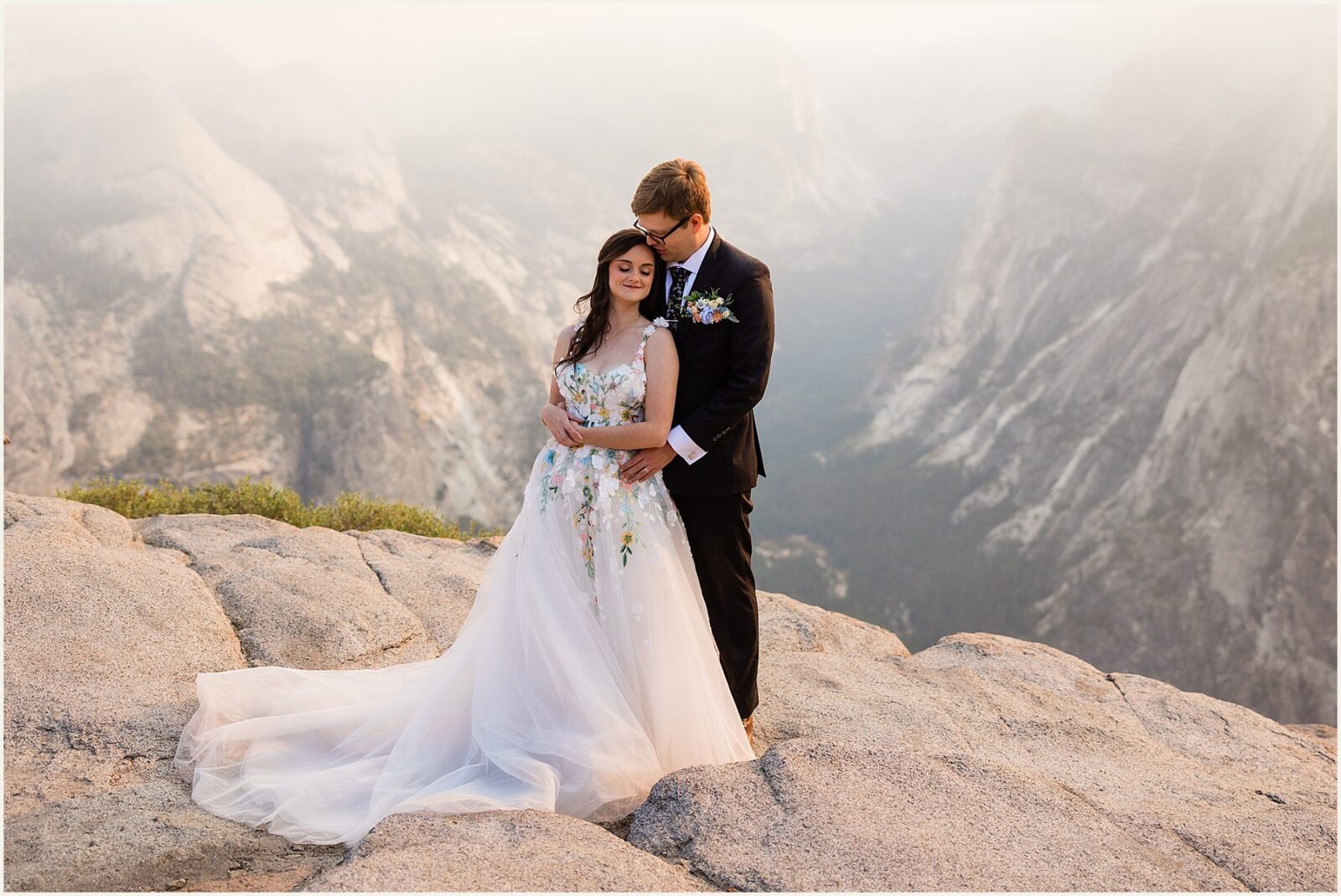 glacier-point-elopement_kat-and-ryan_0013-1600x1070 Glacier Point Elopement In Yosemite With Family