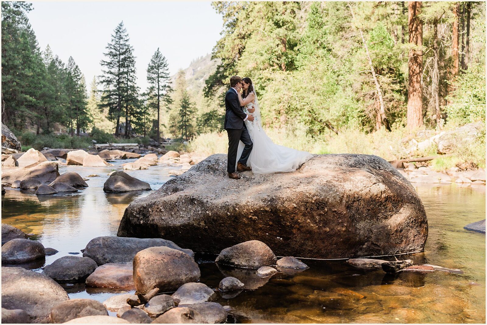 glacier-point-elopement_kat-and-ryan_0013-1600x1070 Glacier Point Elopement In Yosemite With Family