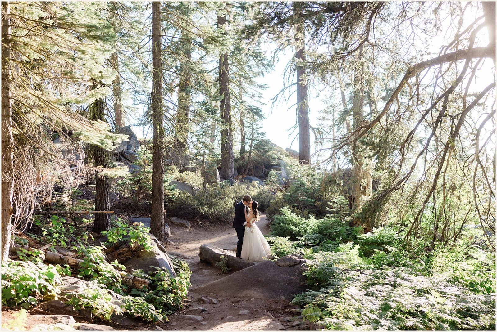 glacier-point-elopement_kat-and-ryan_0013-1600x1070 Glacier Point Elopement In Yosemite With Family