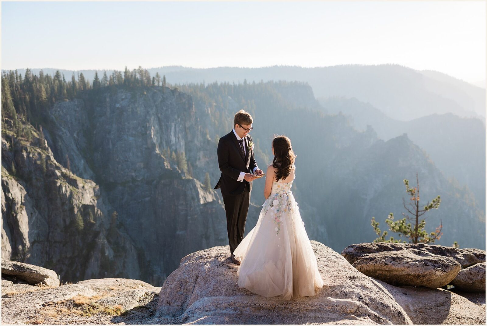 glacier-point-elopement_kat-and-ryan_0013-1600x1070 Glacier Point Elopement In Yosemite With Family