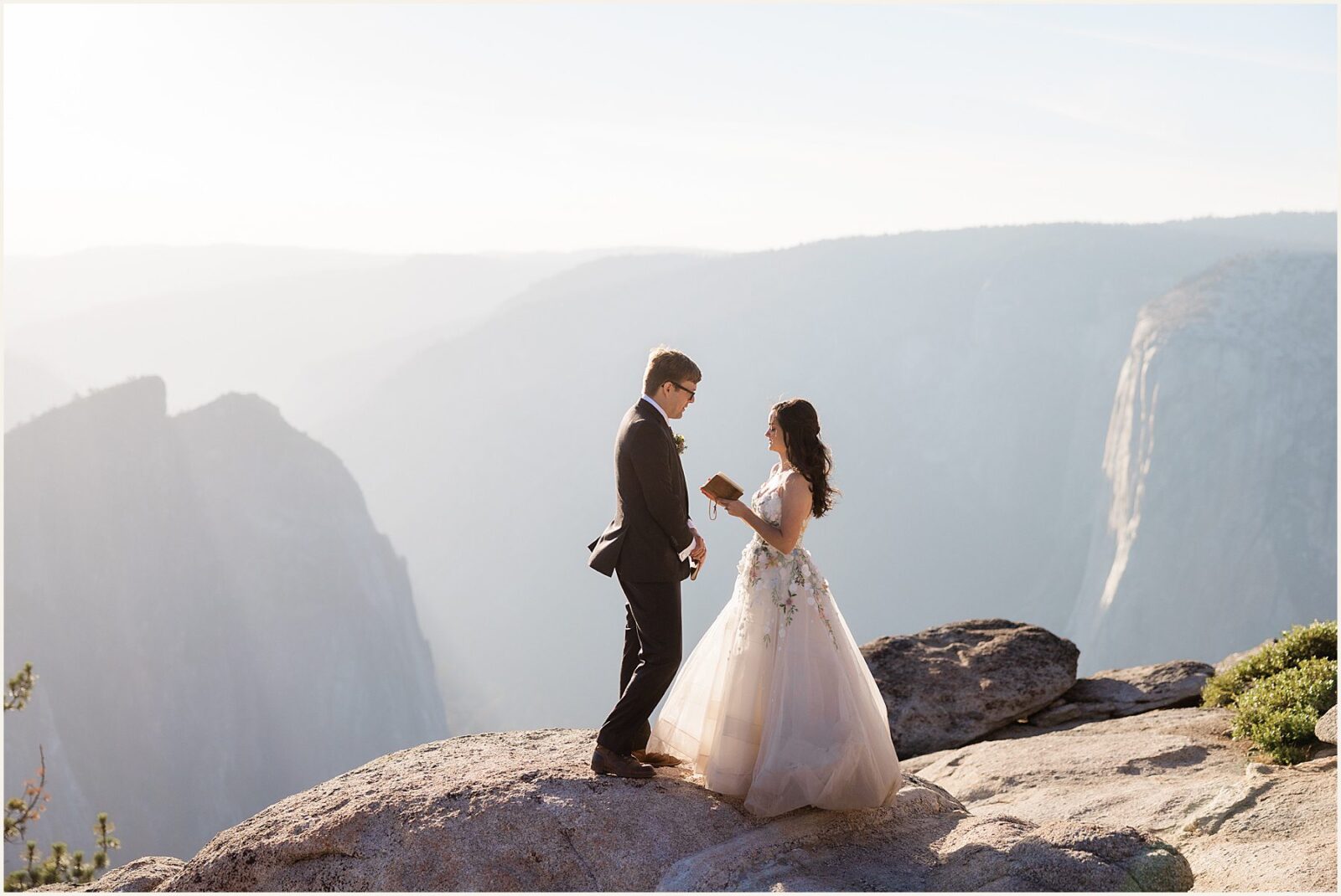 glacier-point-elopement_kat-and-ryan_0013-1600x1070 Glacier Point Elopement In Yosemite With Family