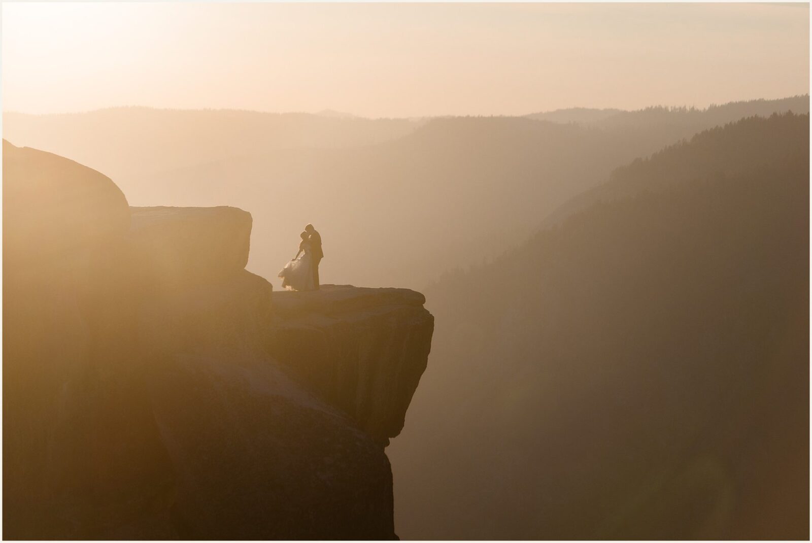 glacier-point-elopement_kat-and-ryan_0013-1600x1070 Glacier Point Elopement In Yosemite With Family