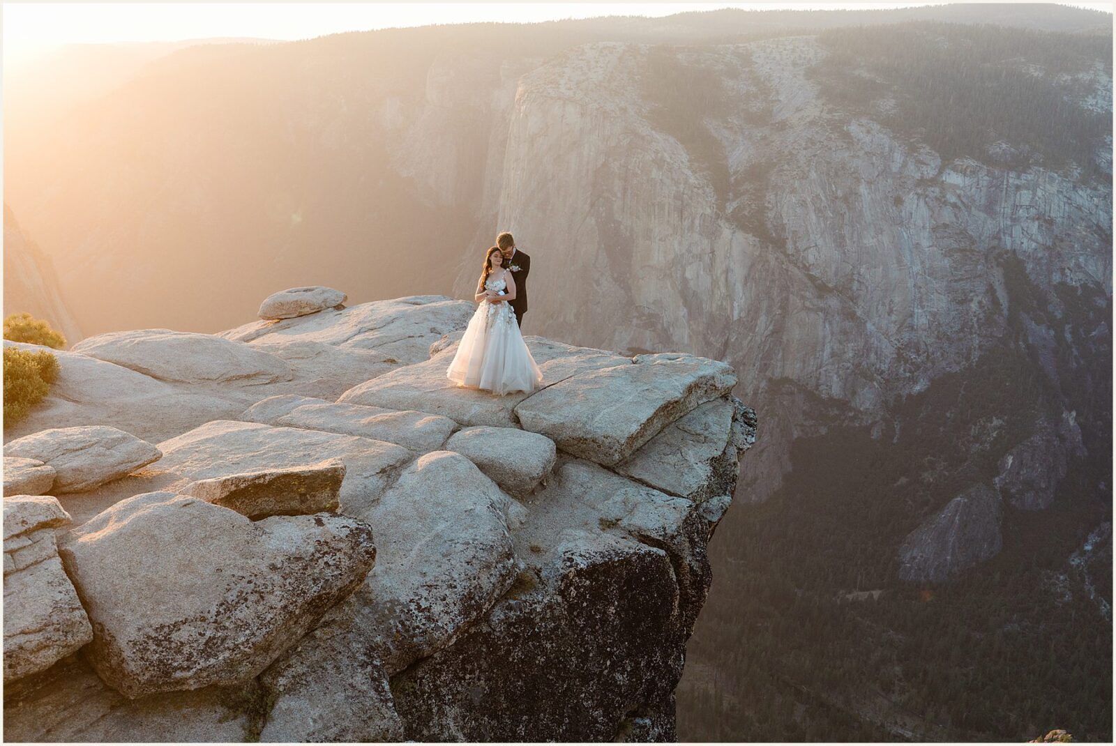 glacier-point-elopement_kat-and-ryan_0013-1600x1070 Glacier Point Elopement In Yosemite With Family