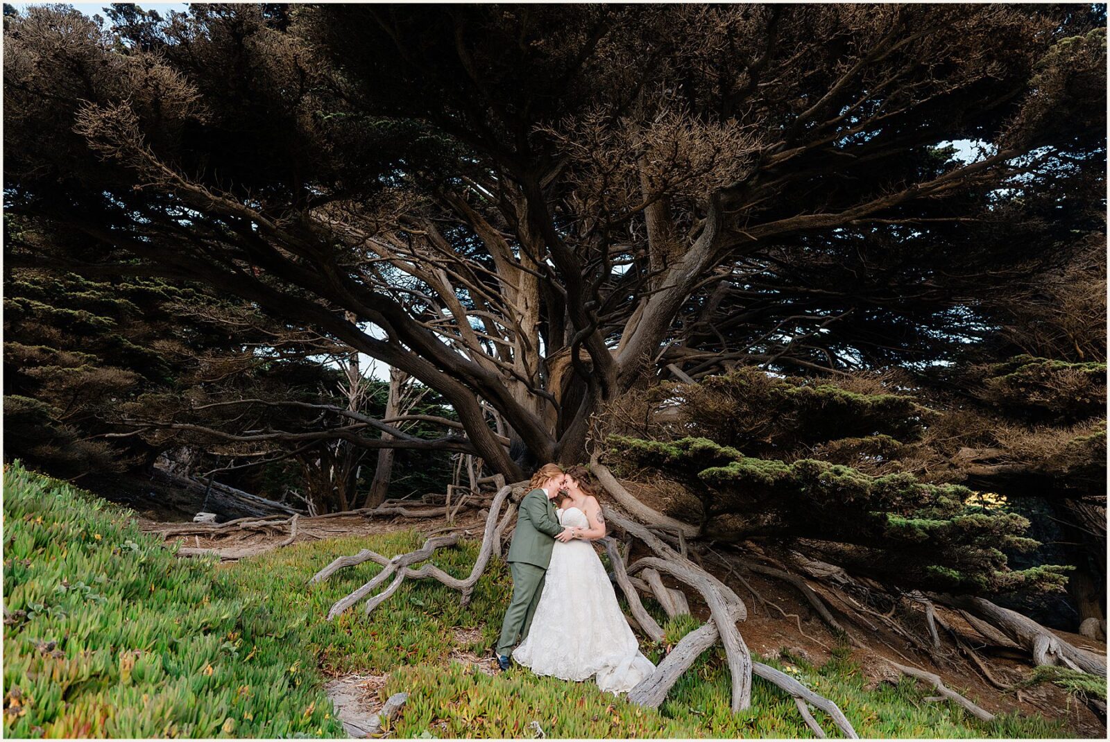 micro-beach-weddings_emily-and-brianna_0049-1600x1070 Micro Beach Wedding | Coastal Elopement