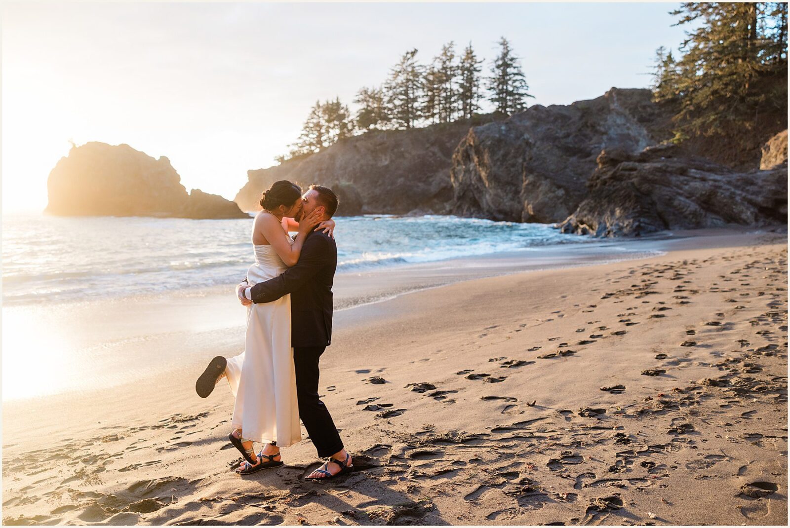 redwood-elopement_wenya-and-wilson_0026-1600x1070 Adventure Weddings + Elopements redwood-elopement_wenya-and-wilson_0026-1600x1070 Redwood Elopement | Eloping With Friends