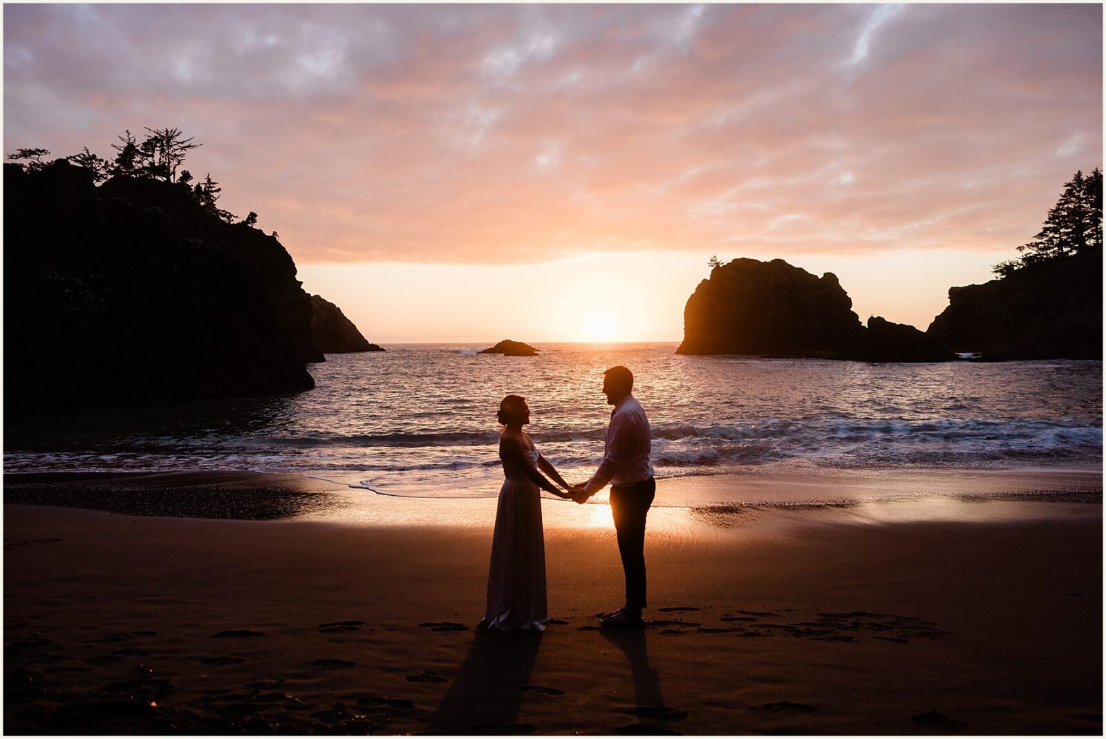 redwood-elopement_wenya-and-wilson_0026-1600x1070 Adventure Weddings + Elopements redwood-elopement_wenya-and-wilson_0026-1600x1070 Redwood Elopement | Eloping With Friends