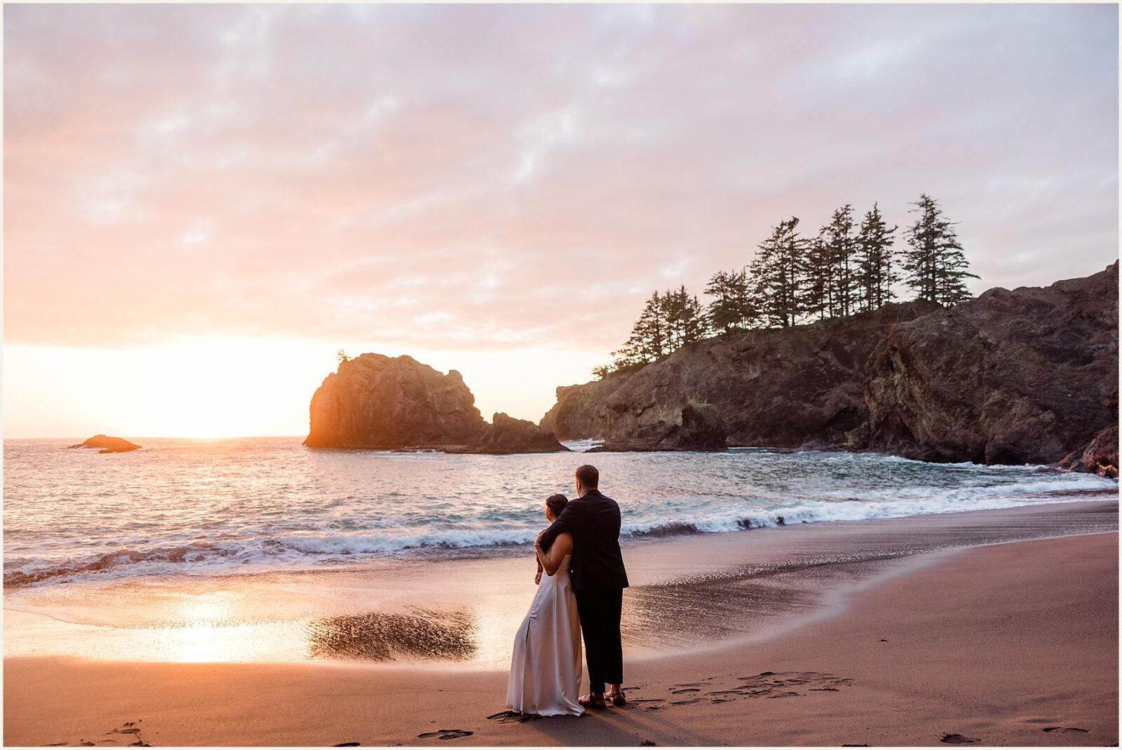 redwood-elopement_wenya-and-wilson_0026-1600x1070 Adventure Weddings + Elopements redwood-elopement_wenya-and-wilson_0026-1600x1070 Redwood Elopement | Eloping With Friends