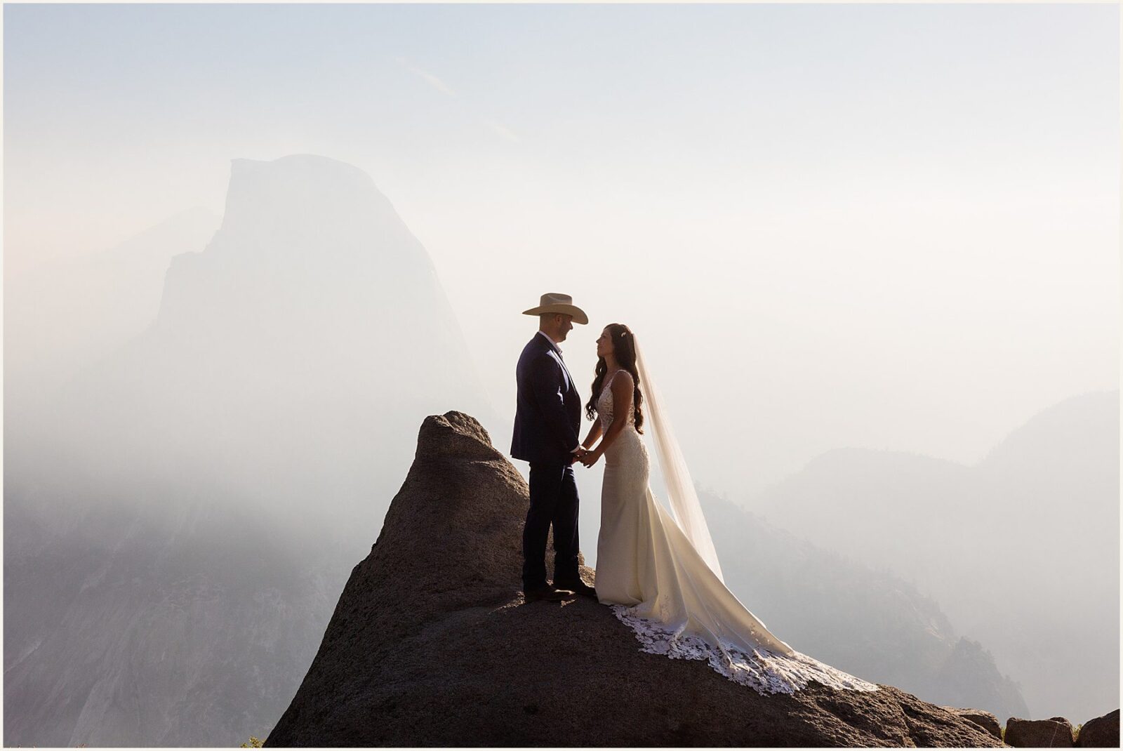 small-elopement-wedding_stephanie-and-johnathan_0011-1600x1070 Small Elopement Wedding in Yosemite National Park