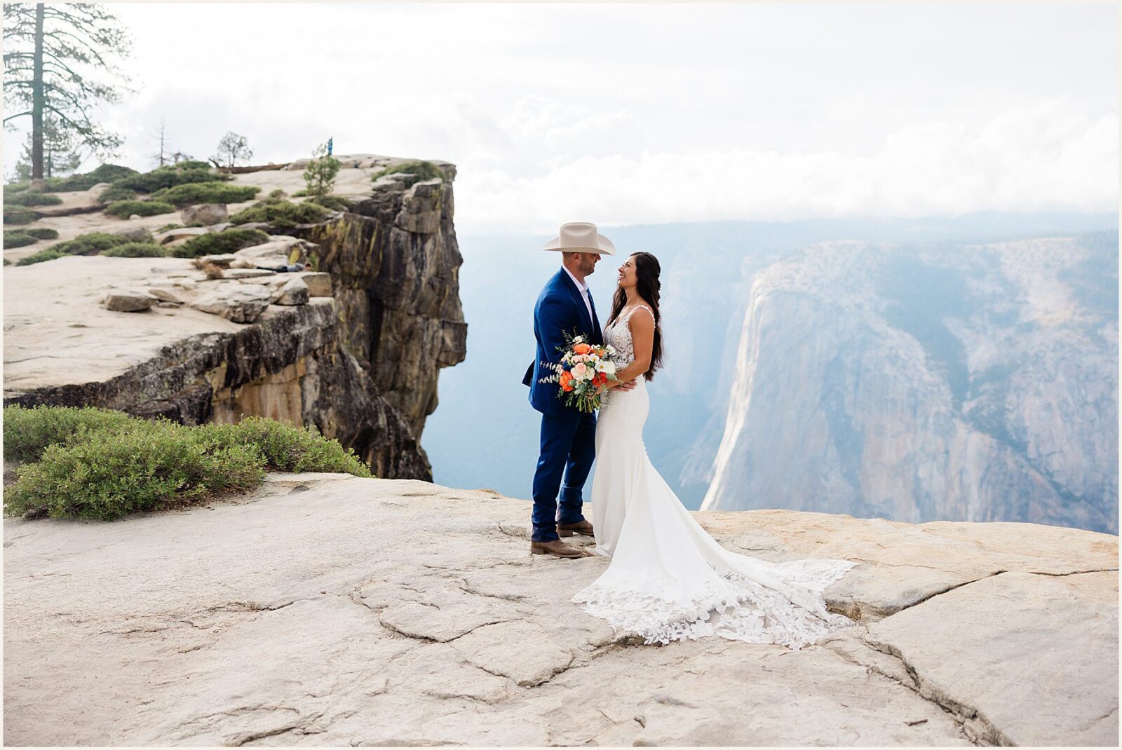 small-elopement-wedding_stephanie-and-johnathan_0011-1600x1070 Small Elopement Wedding in Yosemite National Park