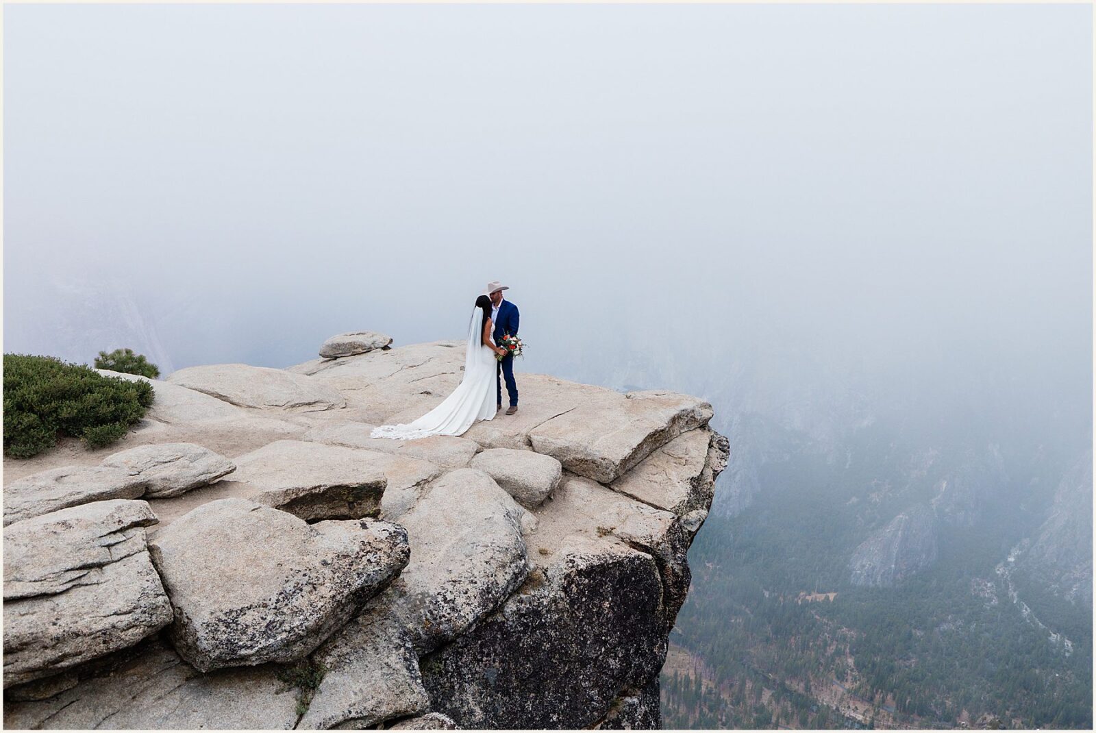small-elopement-wedding_stephanie-and-johnathan_0011-1600x1070 Small Elopement Wedding in Yosemite National Park